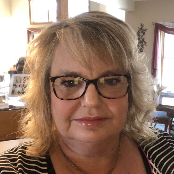 Meet your Posher, Beth - Picture 1 of 1